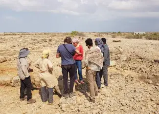 Pauline Piraud-Fournet forme les étudiants sur le terrain à Farasan (2025)